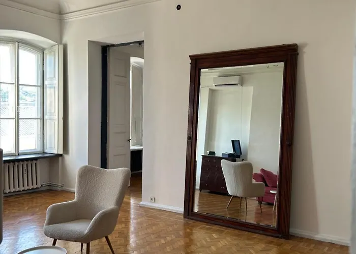 Great In The Center Of Daire