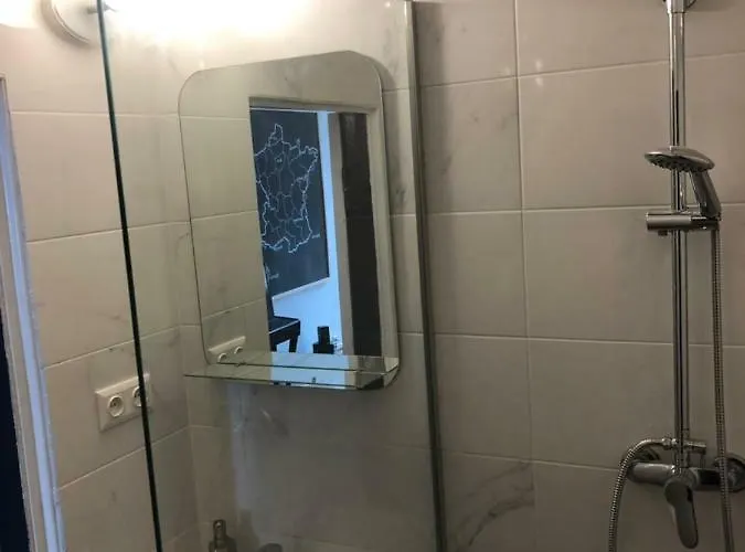 Great In The Center Of Daire *